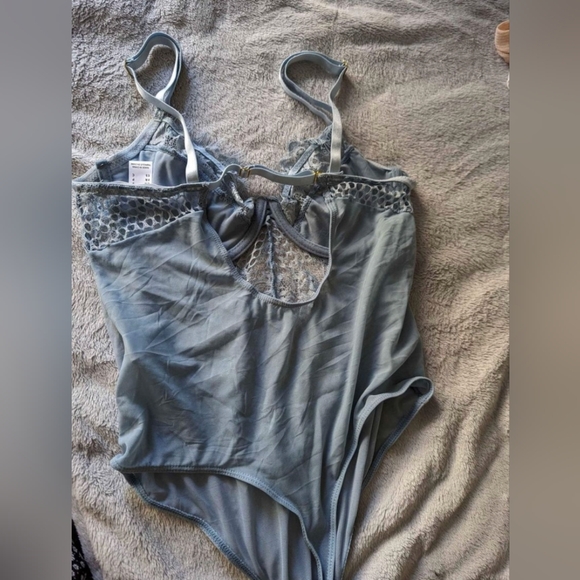 Blue lace bodysuit - Picture 3 of 4